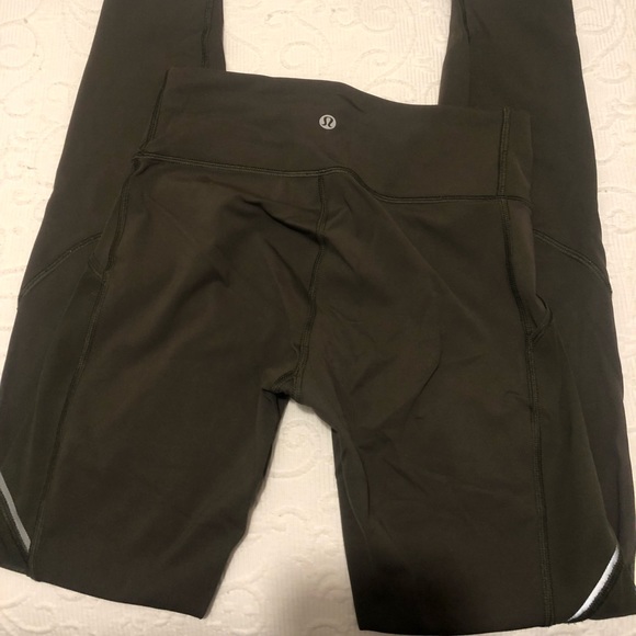Lululemon size 4 mesh leggings - Picture 5 of 11
